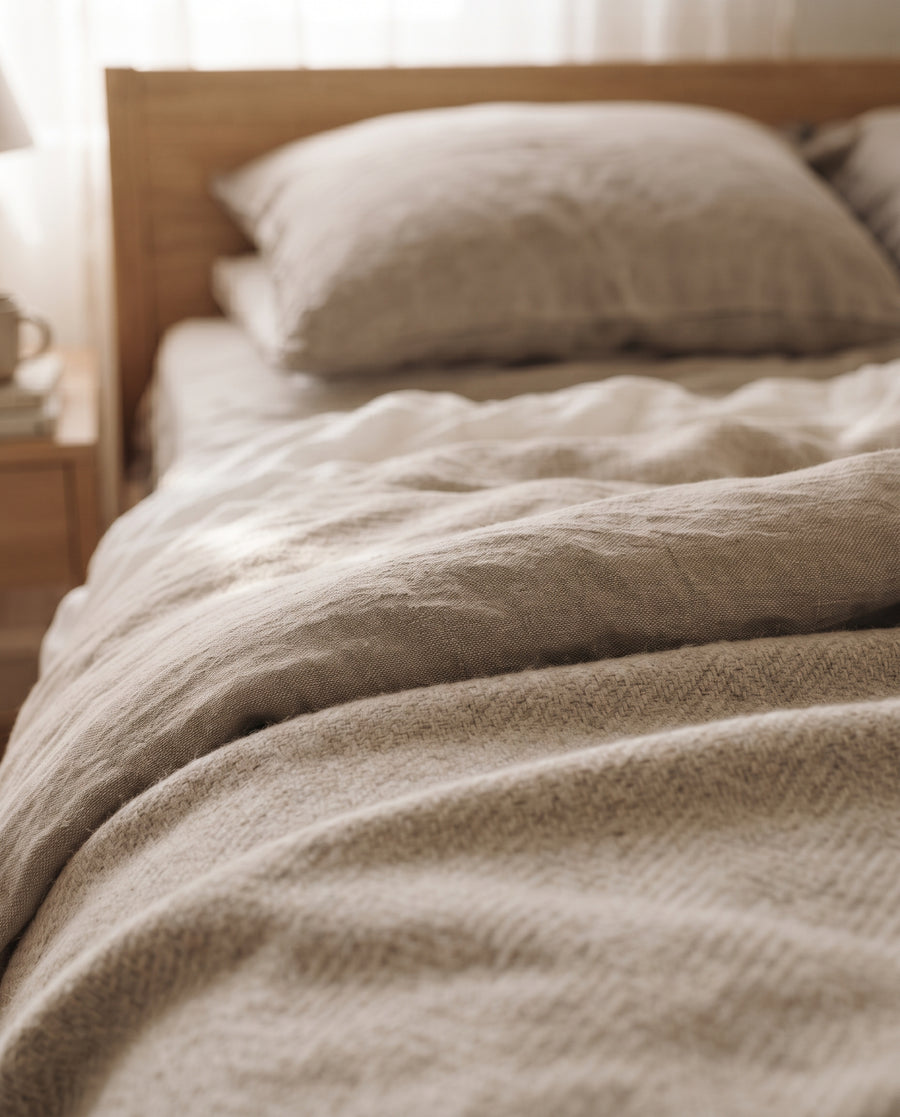 Leichte Decke ‘Bris’, 800 g Schafschurwolle, Bezug Baumwollsatin, Ansicht 2